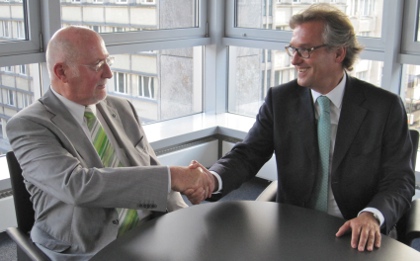 Wirtschaft + Unternehmen: Innovationsmanagement: MHP forscht mit FZI in Sachen Car-IT